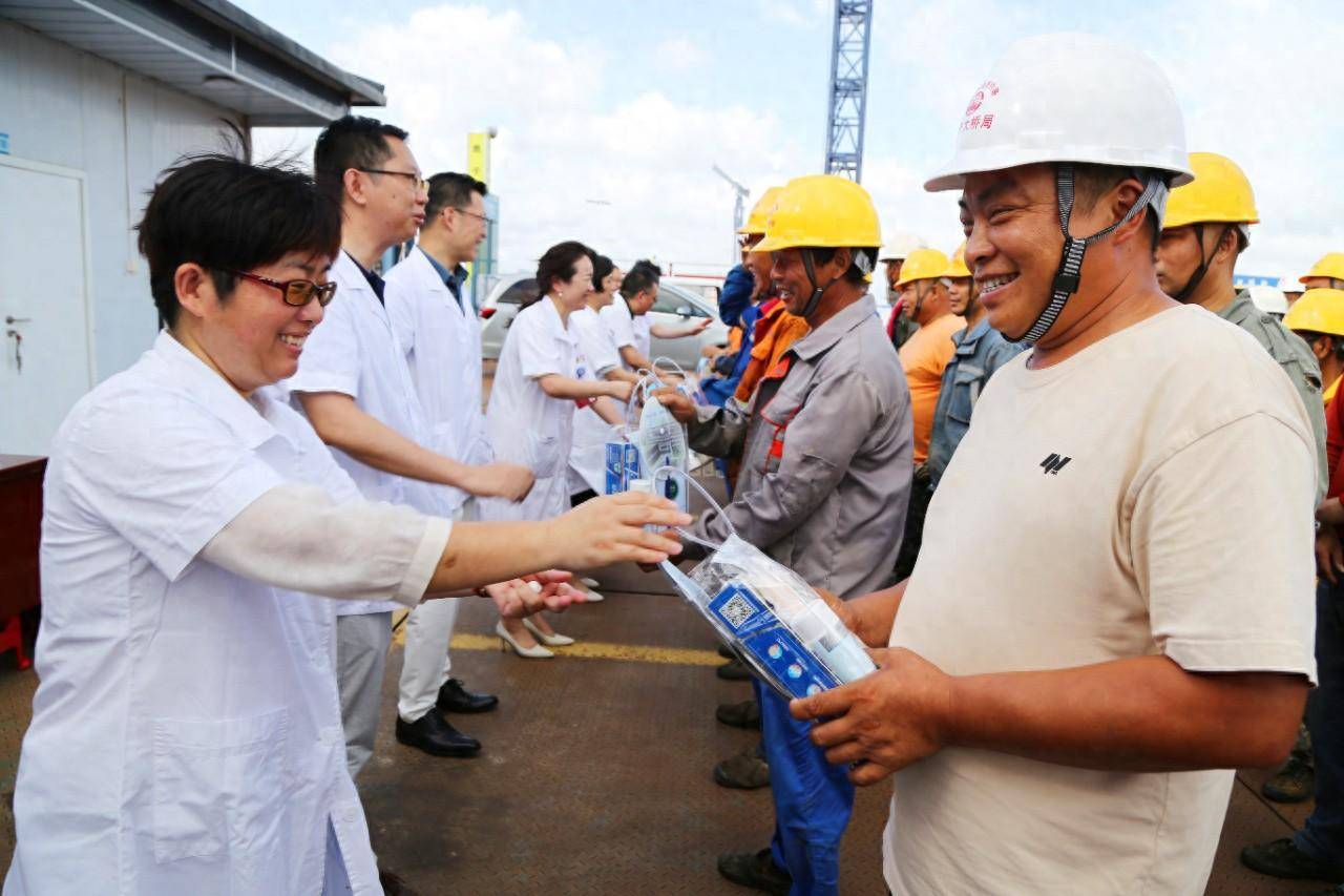 建设工程项目管理经验交流观摩活动走进中建四局五公司深圳鹏峰大厦项目工地