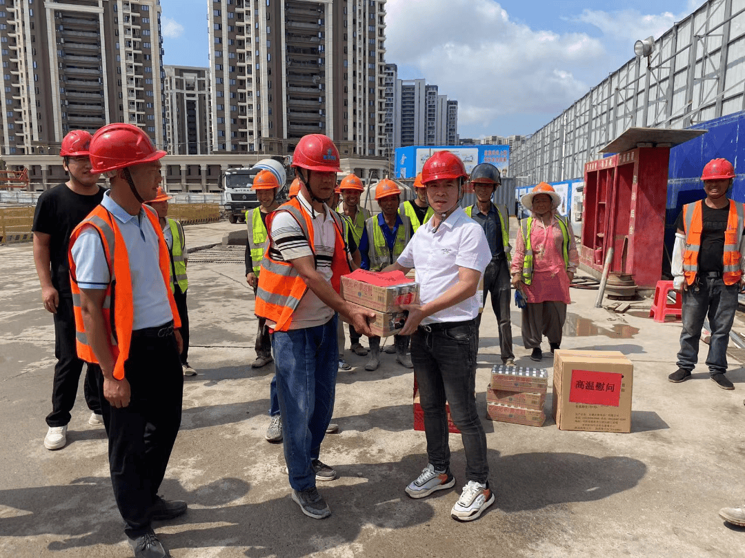 建设工程项目管理经验交流观摩活动走进中建四局五公司深圳鹏峰大厦项目工地